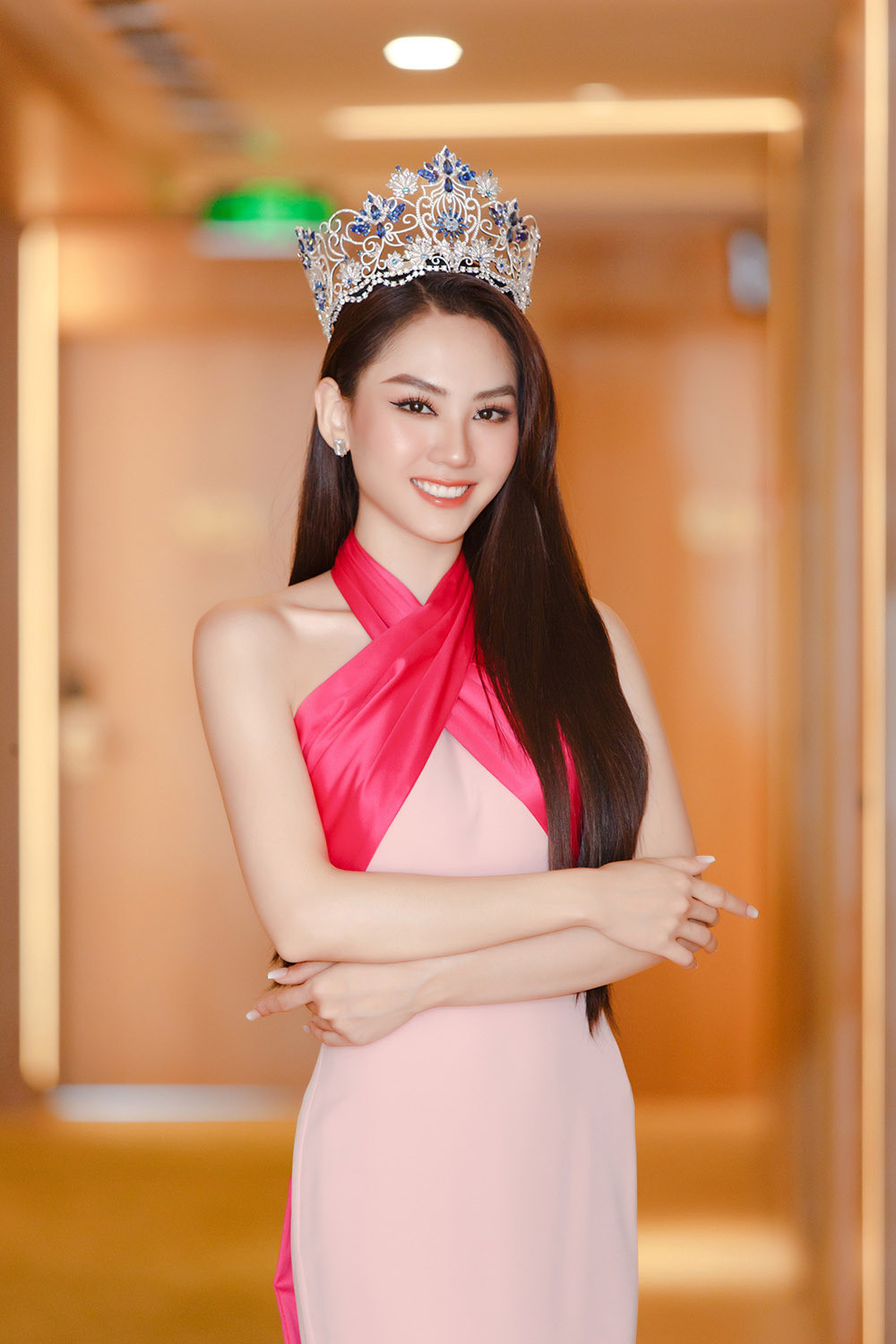 Hoa hậu Mai Phương bán vương miện sau 1 tháng đăng quang - 1