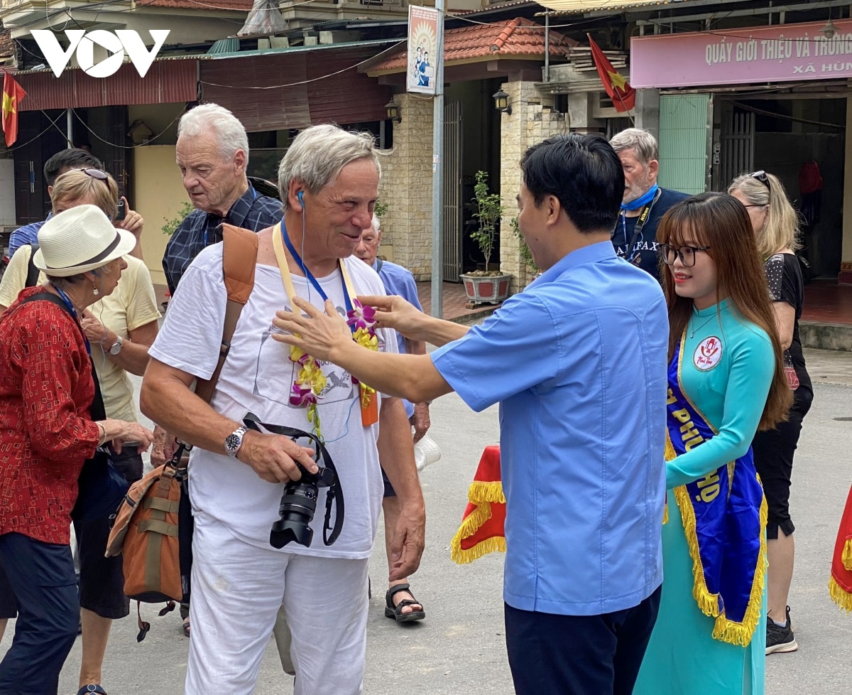 khách quốc tế trở lại phú thọ bằng du thuyền đường sông hình ảnh 2 khach quoc te tro lai phu tho bang du thuyen duong song hinh anh 2