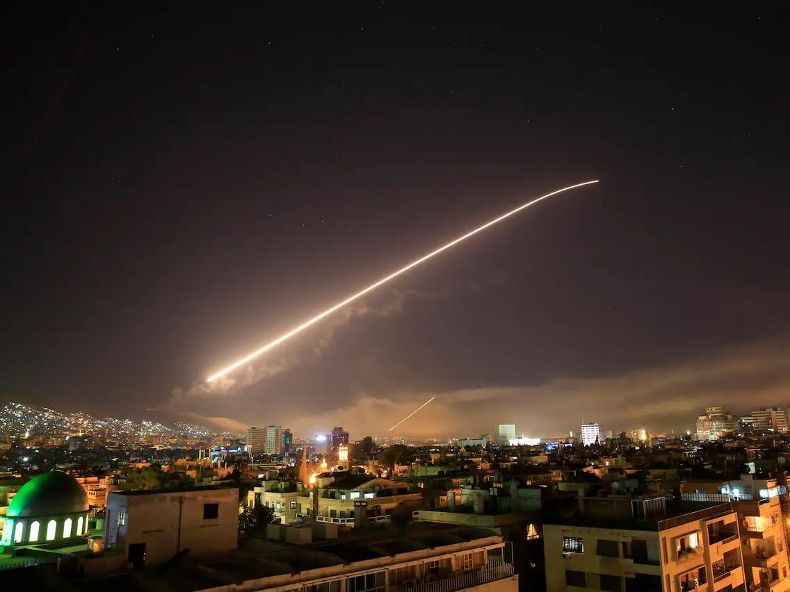 Israel tấn công tên lửa vào thủ đô của Syria - 1