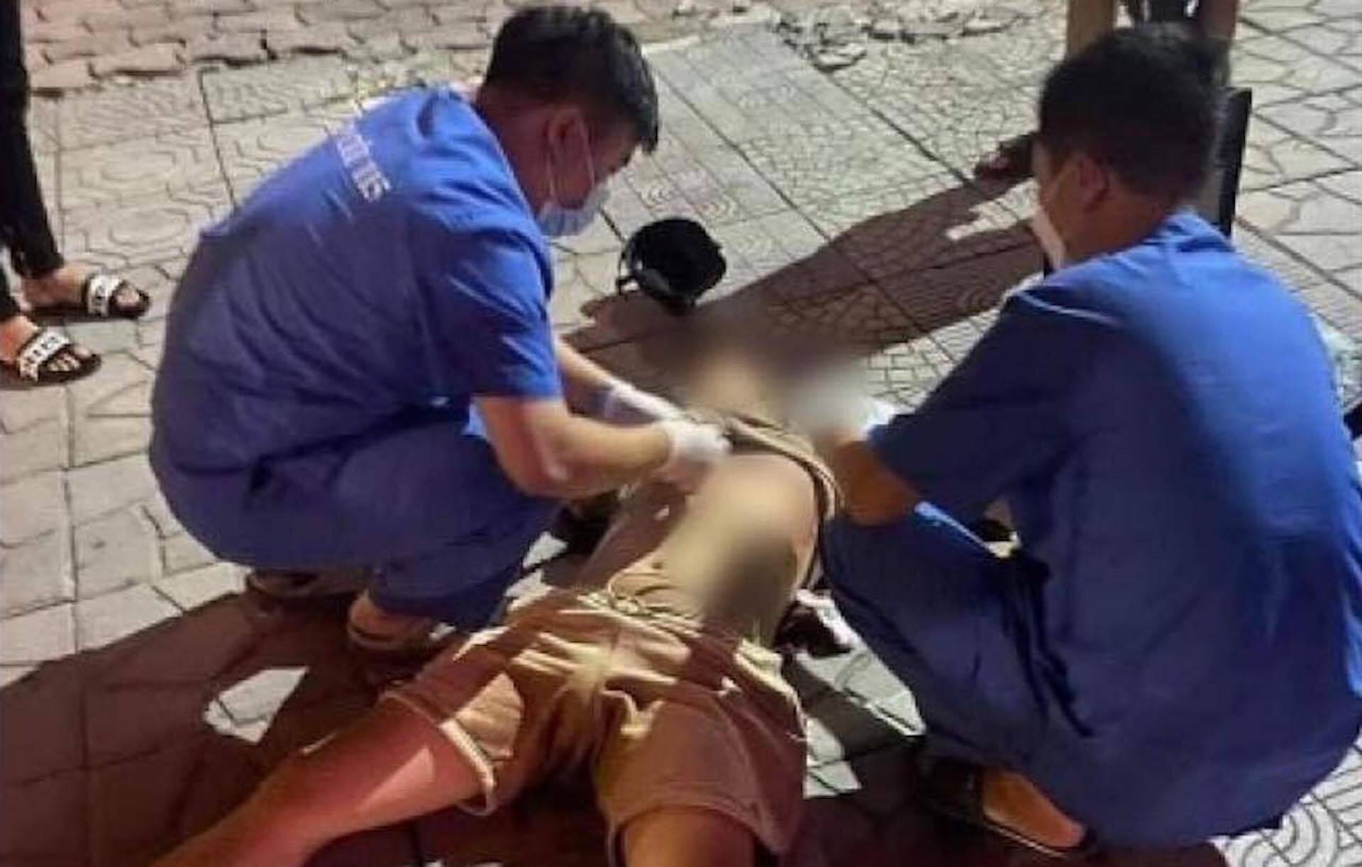 Bắt tài xế chở kẻ đâm chết nam thanh niên trên phố Hà Nội, ép cô gái lên taxi - 1