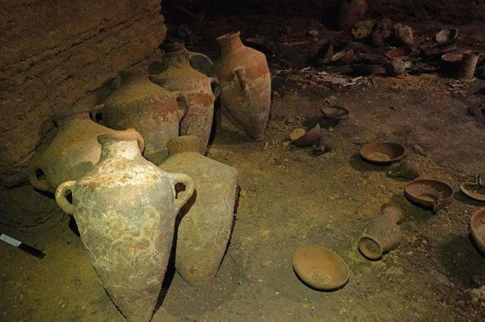 Đào công viên vô tình phát hiện hầm mộ 3.300 năm - 2