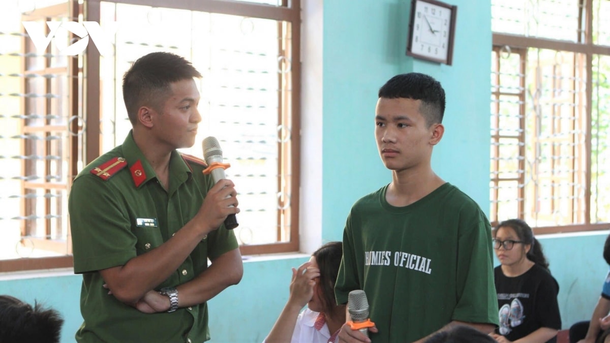 hạn chế tình trạng ùn tắc giao thông khu vực cổng trường học ở lạng sơn hình ảnh 3 han che tinh trang un tac giao thong khu vuc cong truong hoc o lang son hinh anh 3