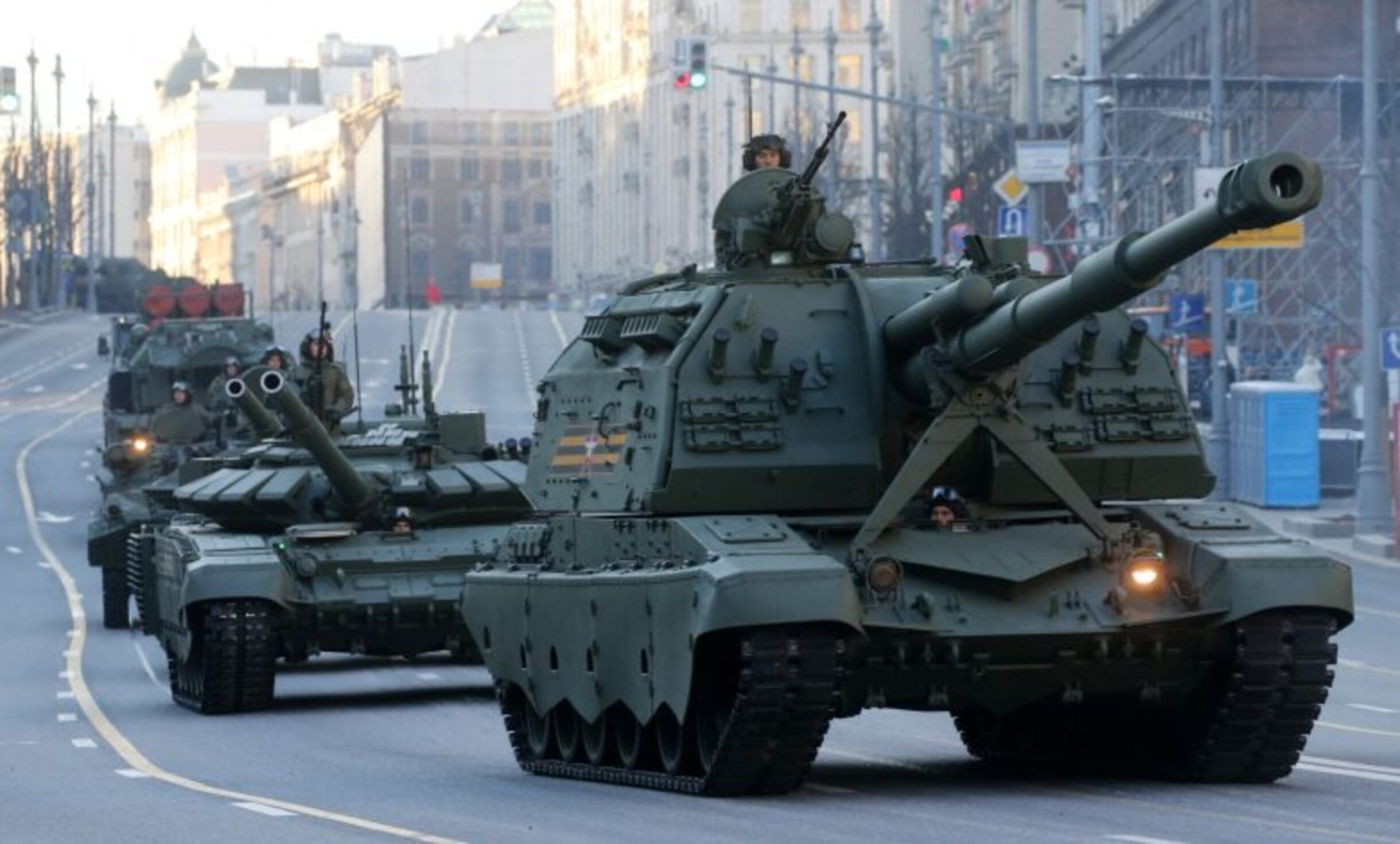 Nga đẩy mạnh sản xuất khí tài quân sự - 1