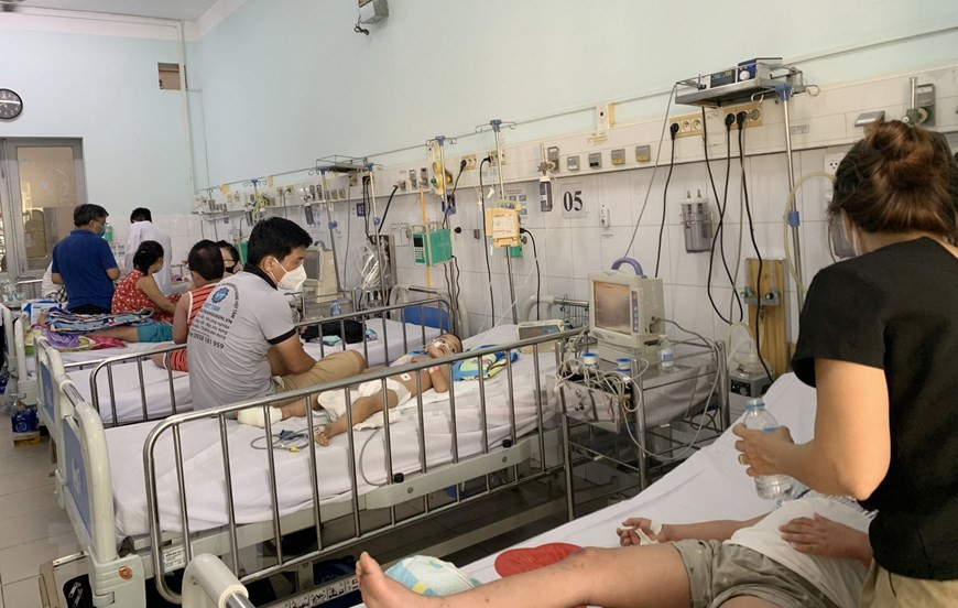 1.500 túi dịch truyền Dextran điều trị sốc sốt xuất huyết về Việt Nam - 1