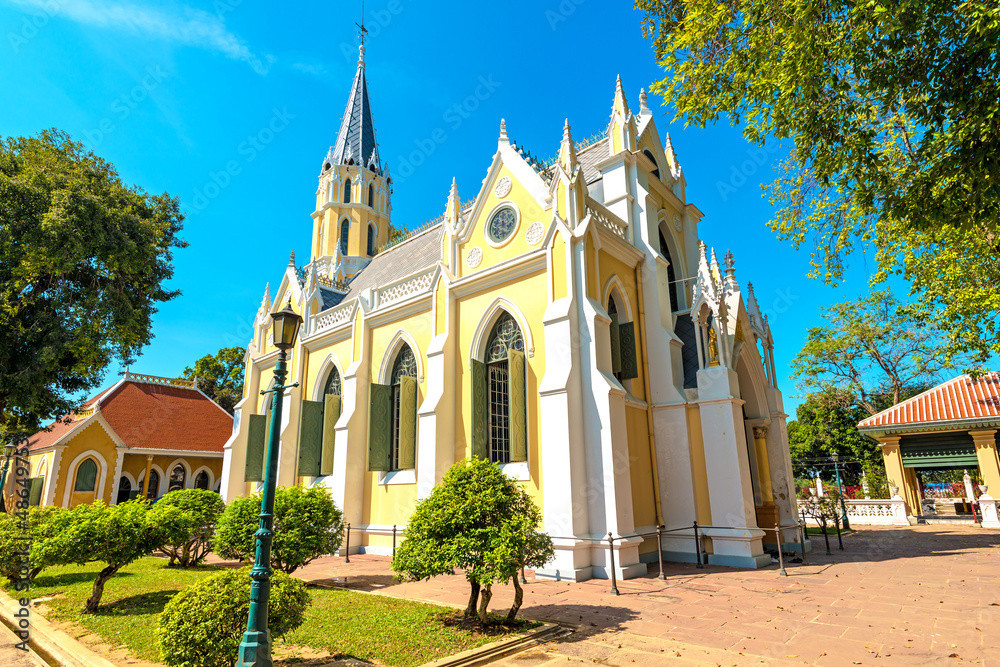 Độc đáo ngôi chùa mang kiến trúc nhà thờ có 1-0-2 ở Thái Lan - 1