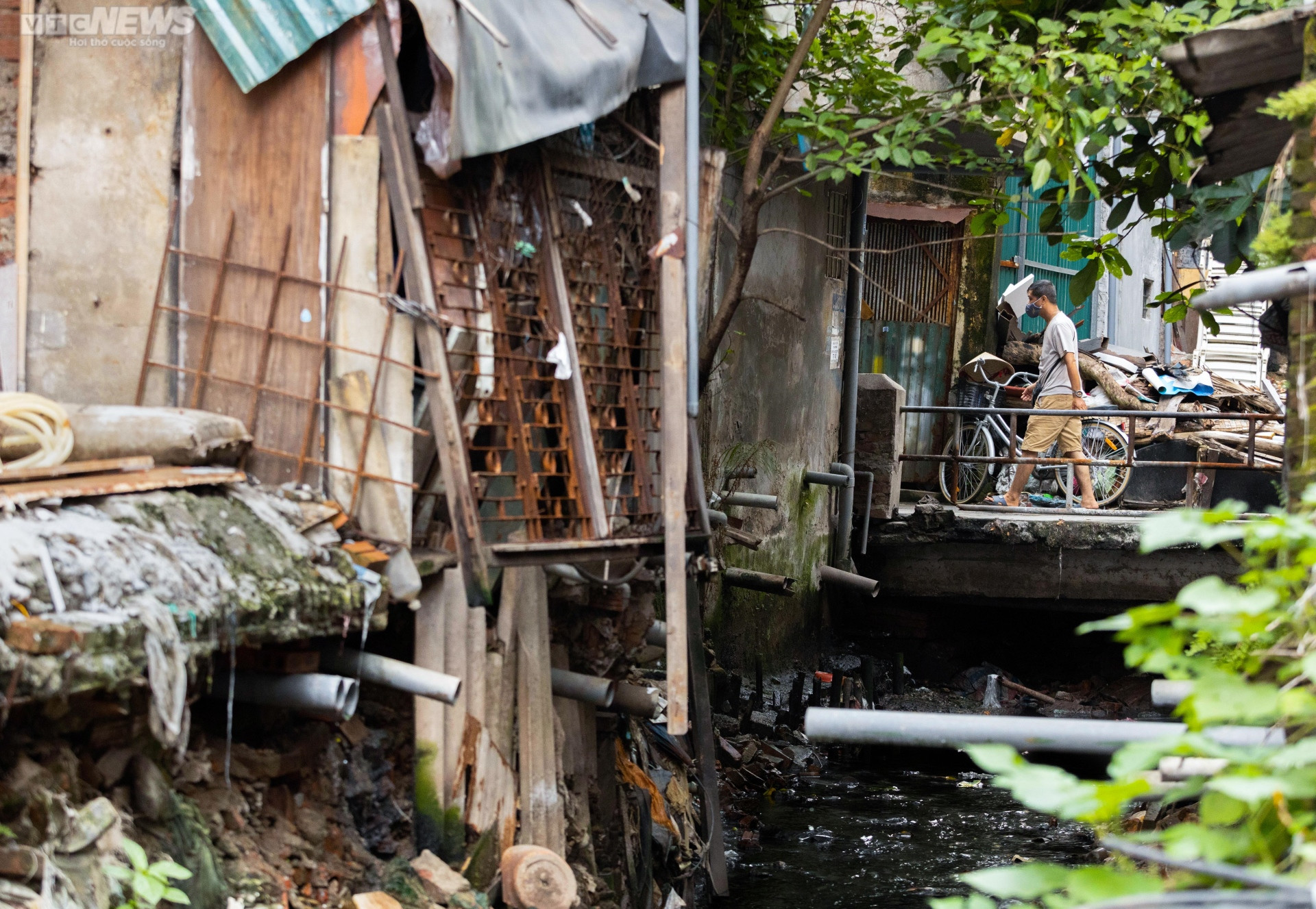 Ảnh: Người dân khốn khổ, hơn chục năm sống cạnh con mương ô nhiễm ở Hà Nội - 11
