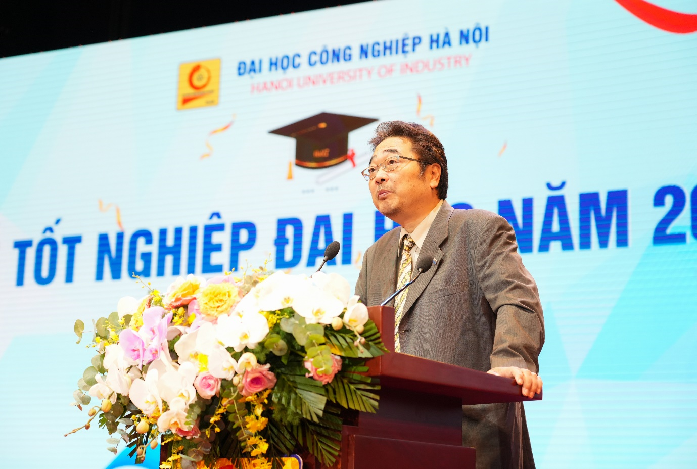 Hơn 5.500 sinh viên Đại học Công nghiệp Hà Nội nhận bằng tốt nghiệp năm 2022 - 3