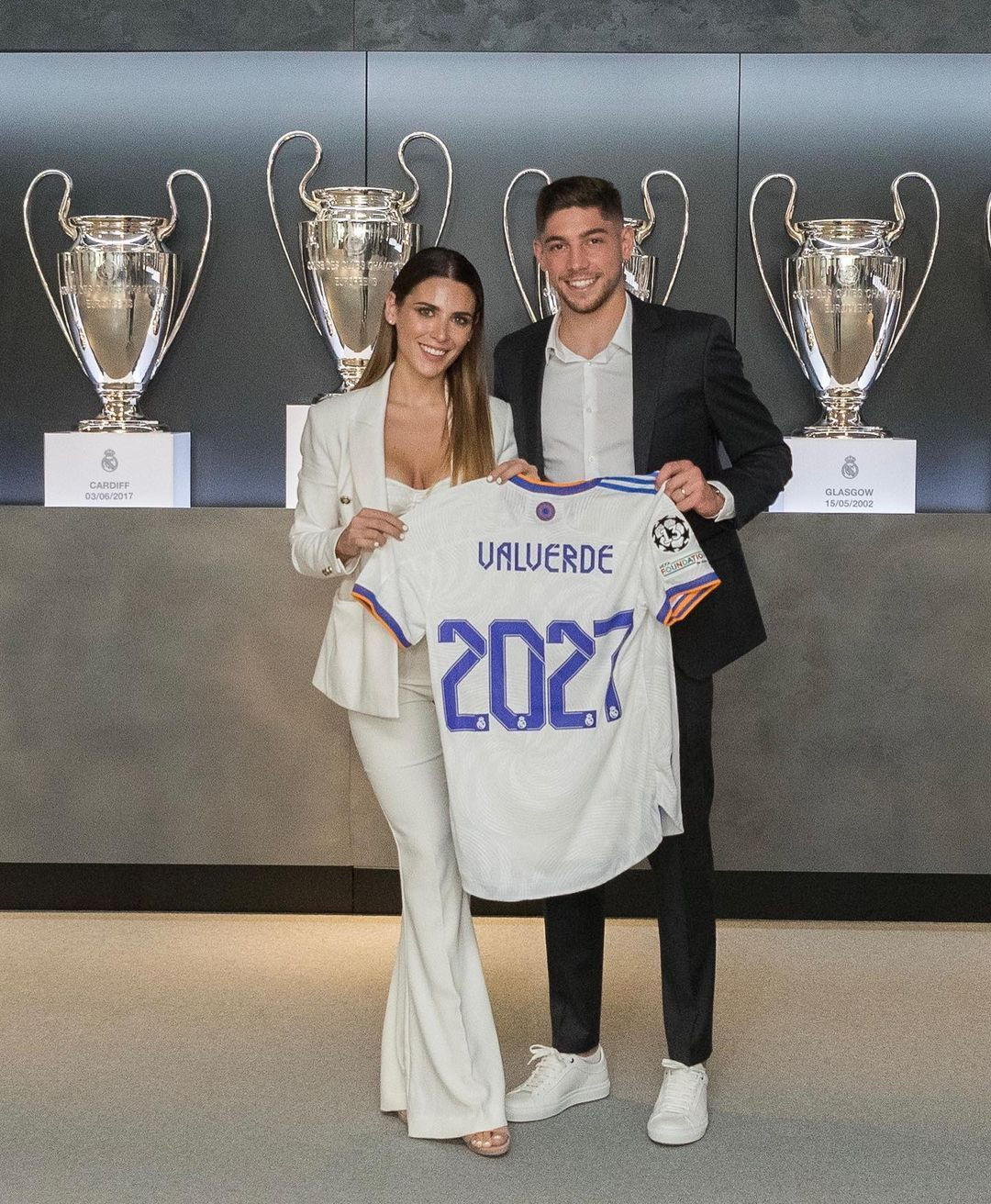 Ngắm vẻ đẹp không tì vết của nữ nhà báo sao chinh phục sao Real Madrid - 1