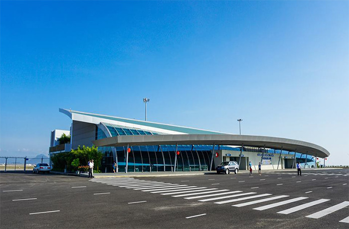 Sân bay đầu tiên mở cửa trở lại sau siêu bão Noru - 1