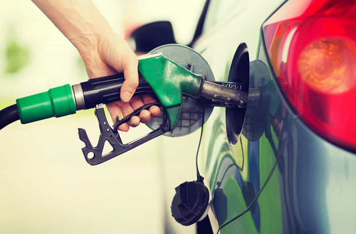 Giá xăng dầu bán lẻ tiếp tục giảm sâu? - 1