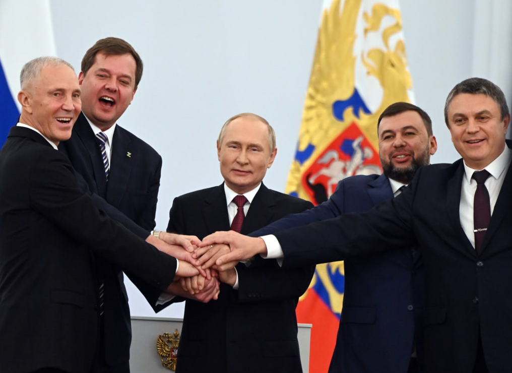 Xung đột Nga - Ukraine đang lên tột đỉnh: Thế giới sẽ nguy hiểm ra sao? - 1