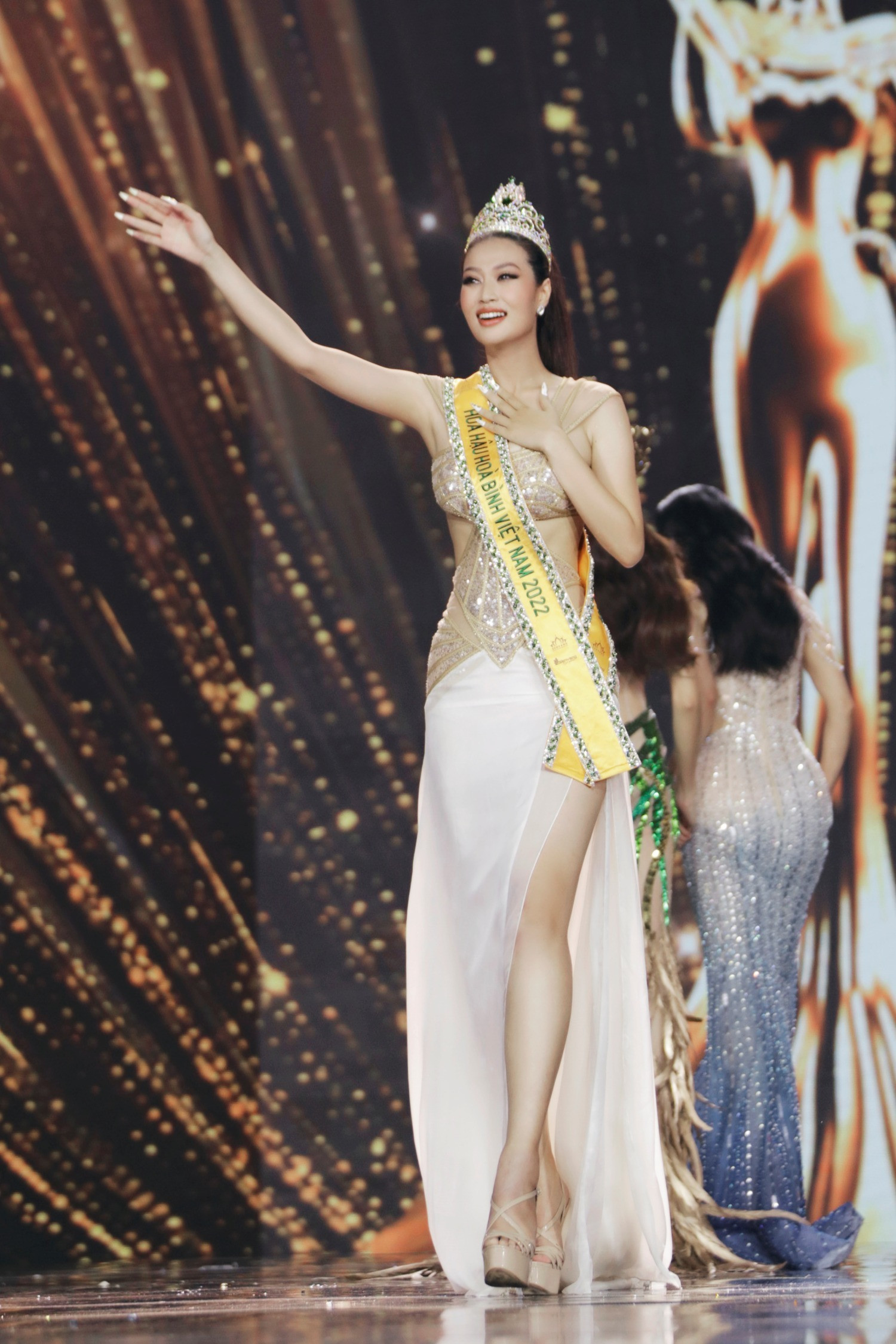 Hoa hậu Hòa bình Việt Nam 2022 Đoàn Thiên Ân từng bị miệt thị vì nặng 75kg - 1