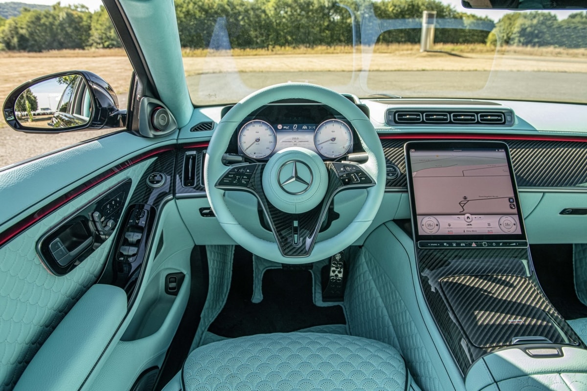 chiem_nguong_mercedes-maybach_s580_do_brabus_cuc_chat_voi_sac_xanh_ngoc.jpg