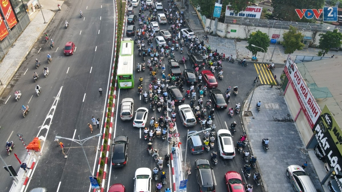 ngay dau thong xe, ham chui le van luong - to huu da xay ra un tac hinh anh 9