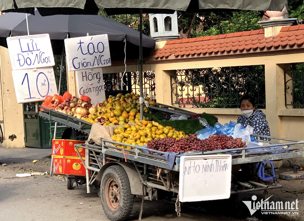 Trái cây ngoại ồ ạt về chợ Việt, có loại giá rẻ hơn rau - 1