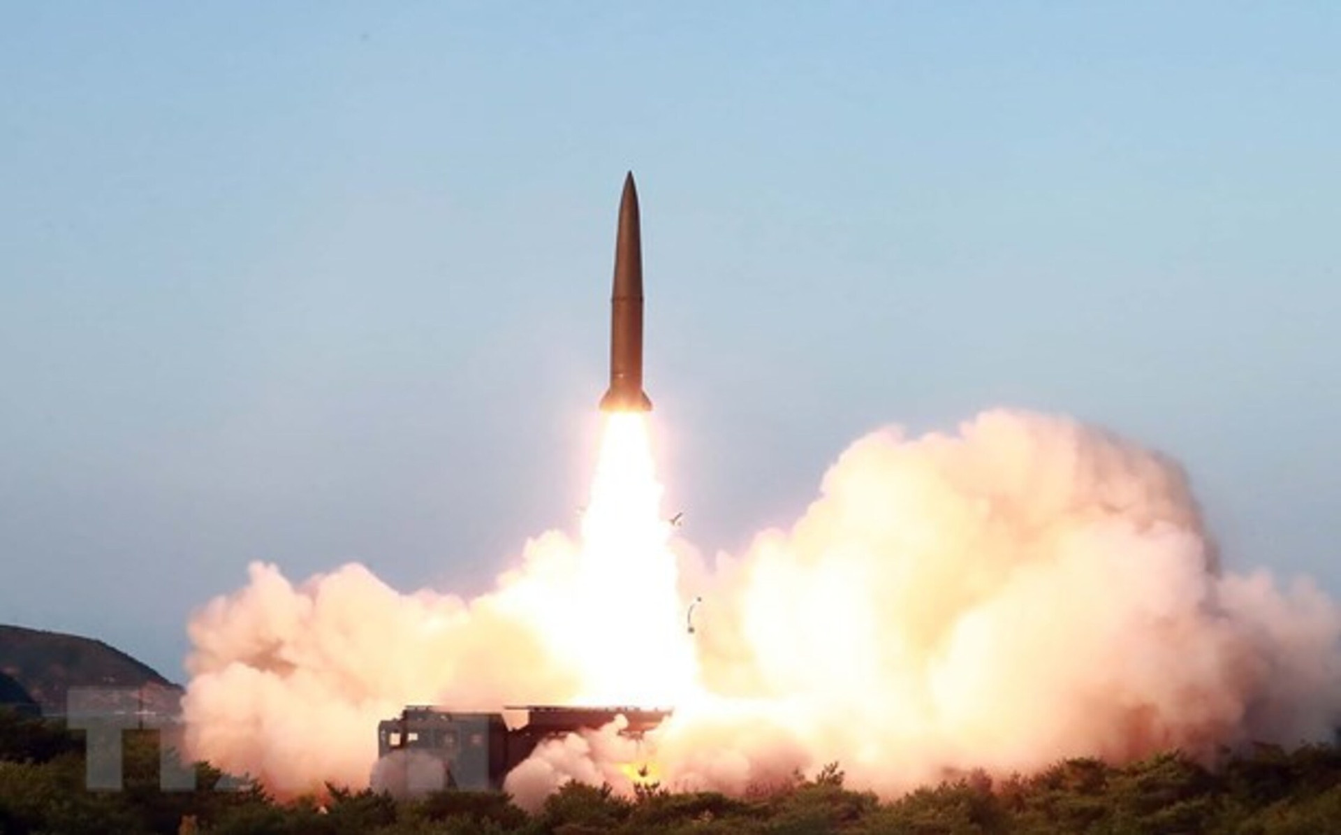 Triều Tiên tiếp tục phóng tên lửa đạn đạo - 1