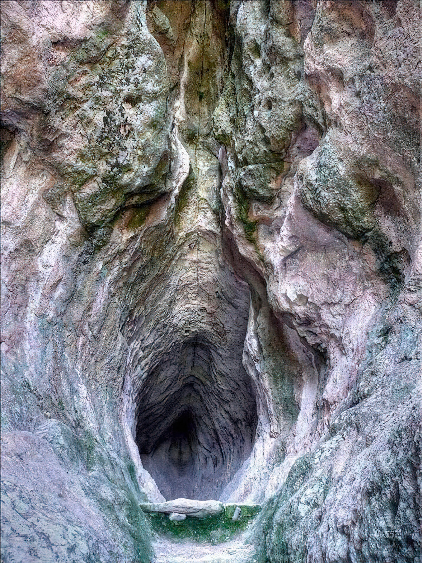 Khám phá vẻ đẹp bên trong hang động độc lạ do con người tạo ra từ 3000 năm trước - 2