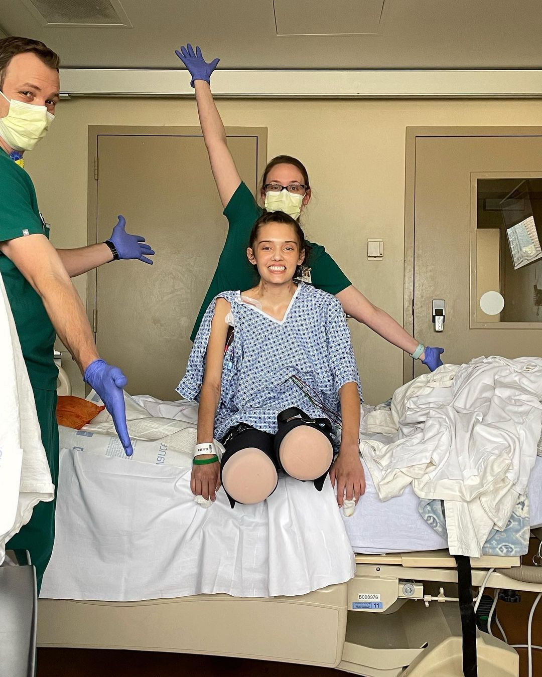 Nghị lực đáng khâm phục của cô gái 21 tuổi bị cắt bỏ chân sau khi mắc COVID-19 - 2