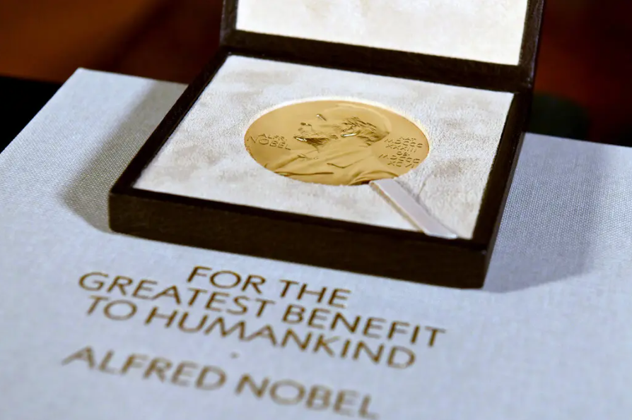 Giải Nobel Hòa bình 2022 thuộc về 2 tổ chức, 1 cá nhân - 1