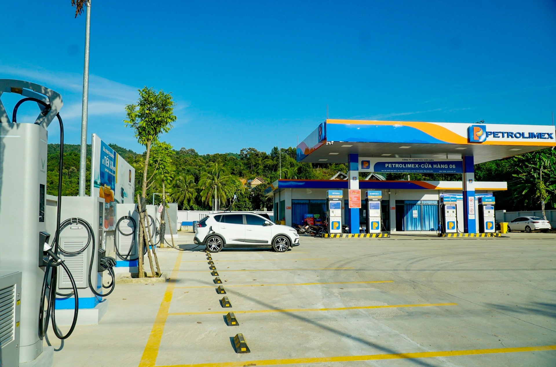 VinFast khai trương dịch vụ sạc xe điện tại hệ thống Petrolimex trên toàn quốc - 4