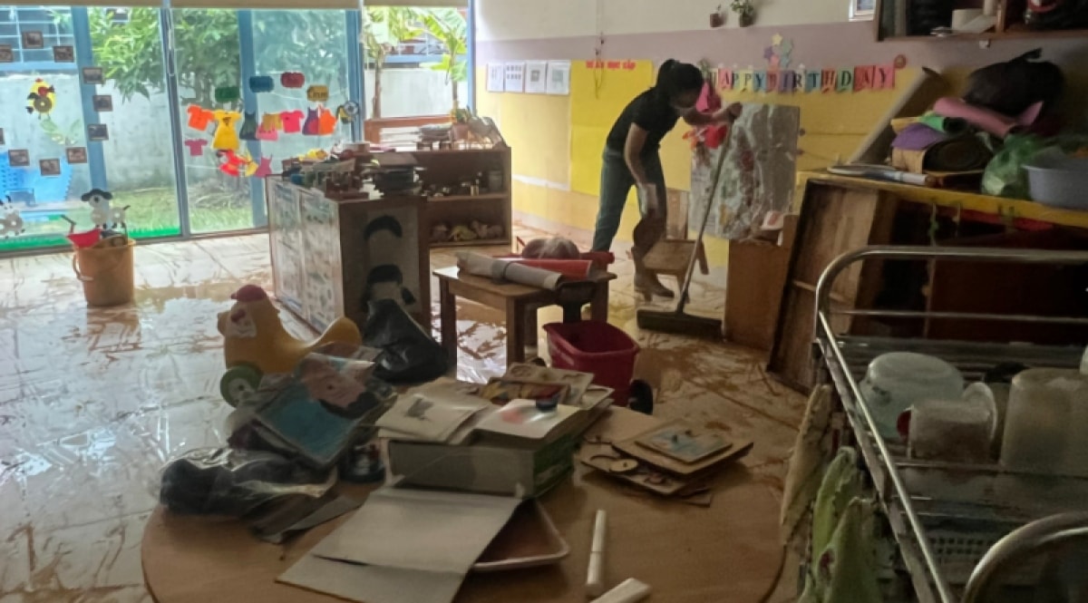 các trường học ở Đà nẵng dọn vệ sinh trường lớp sau mưa lũ hình ảnh 4 cac truong hoc o Da nang don ve sinh truong lop sau mua lu hinh anh 4