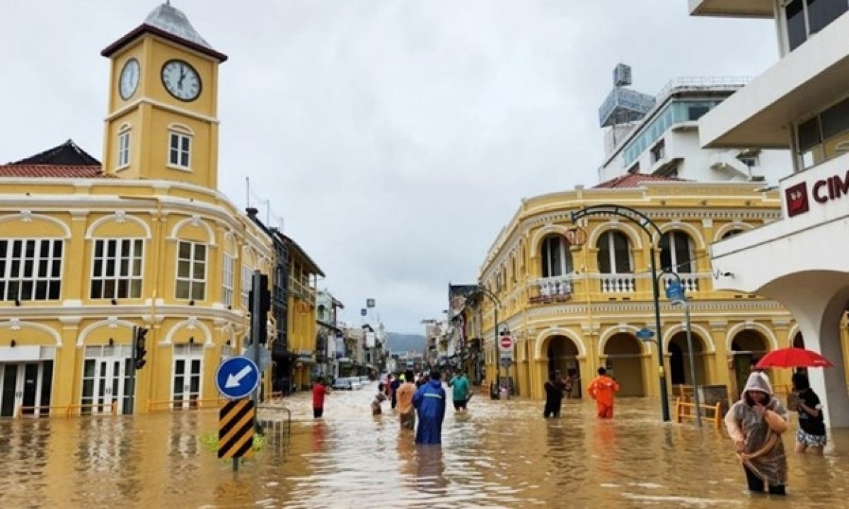 Phuket của Thái Lan trải qua đợt lũ lụt tồi tệ nhất trong 30 năm - 1