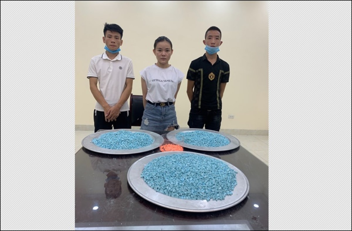 ma túy ngụy trang bánh kẹo, tương ớt đưa từ Đức về việt nam hình ảnh 1 ma tuy nguy trang banh keo, tuong ot dua tu Duc ve viet nam hinh anh 1