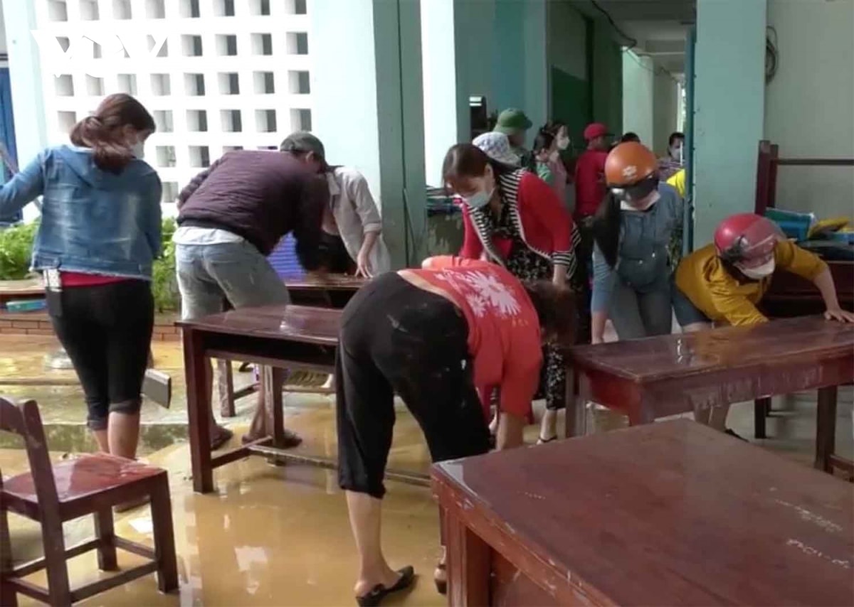 Đà nẵng không để học sinh thiếu sách vở do lũ lụt hình ảnh 4 Da nang khong de hoc sinh thieu sach vo do lu lut hinh anh 4