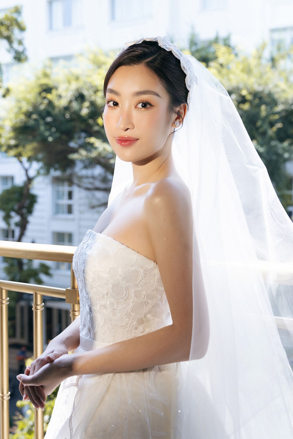 Hoa hậu Đỗ Mỹ Linh bật khóc trong lễ cưới - 2