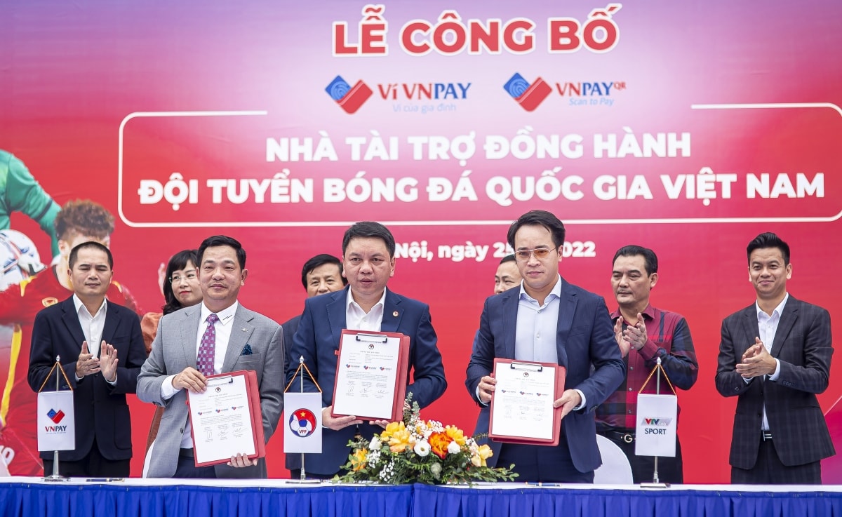 vnpay ky ket hop tac voi vff, dong hanh cung cac doi tuyen bong da quoc gia viet nam hinh anh 2