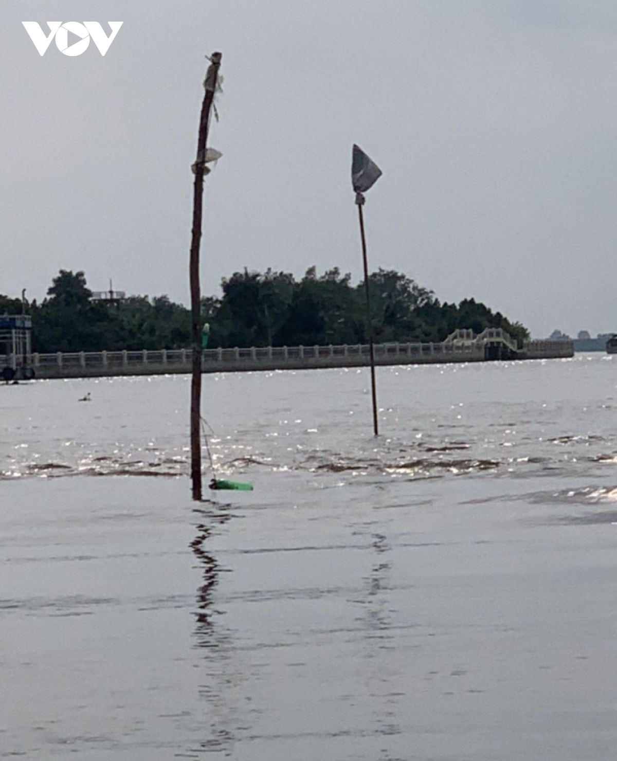 tiền giang phá bỏ cồn chìm, nổi giữa sông gây cản trở giao thông đường thủy hình ảnh 2 tien giang pha bo con chim, noi giua song gay can tro giao thong duong thuy hinh anh 2