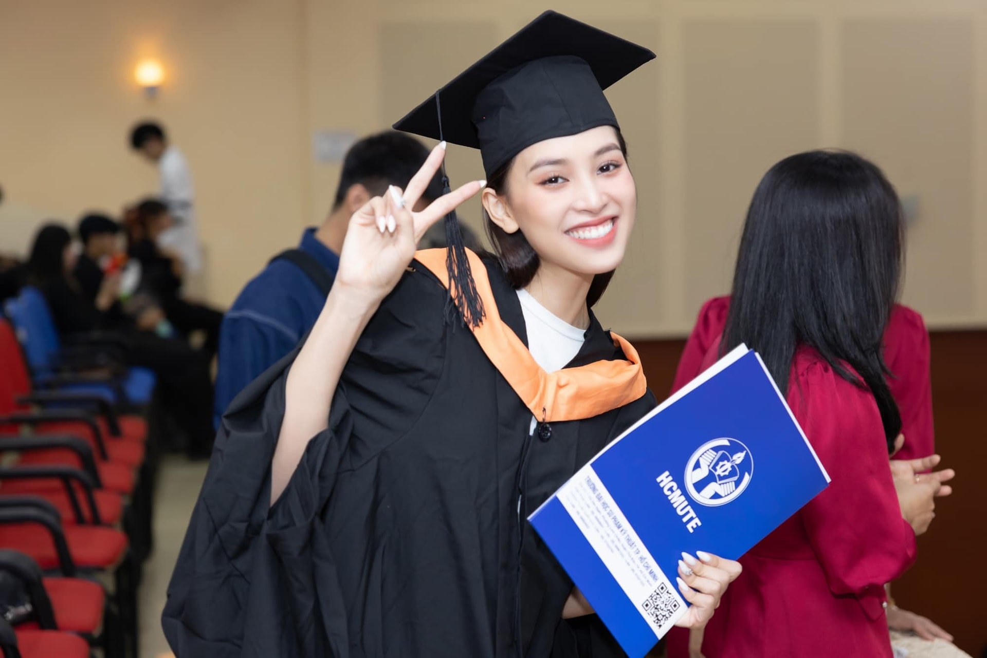 Sao Việt 31/10: Lý Hùng phong độ như nam thần ở tuổi 53 - 8