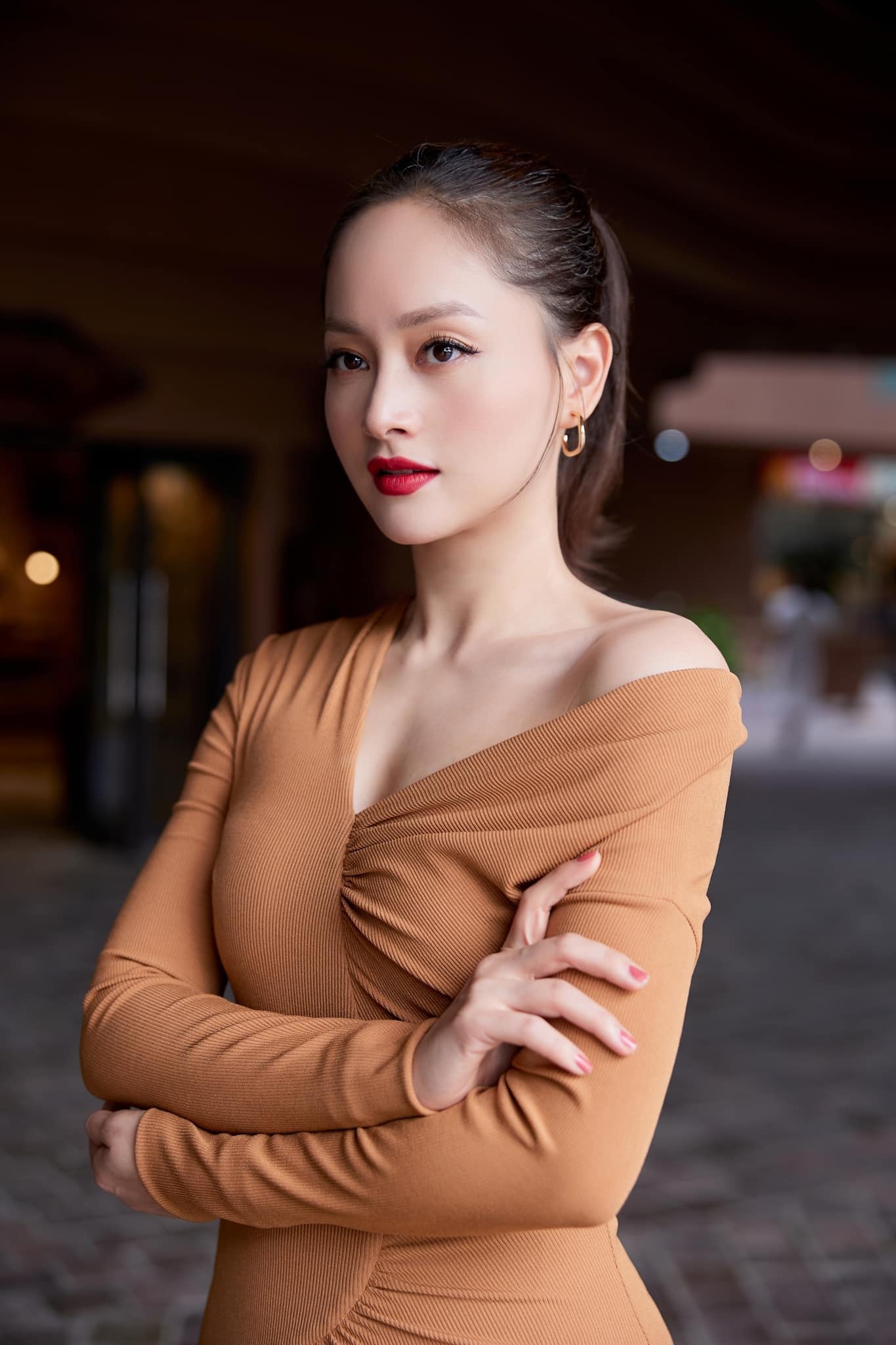 Sao Việt 2/11: Mạnh Trường khoe ảnh hiếm với vợ thời đang yêu - 5