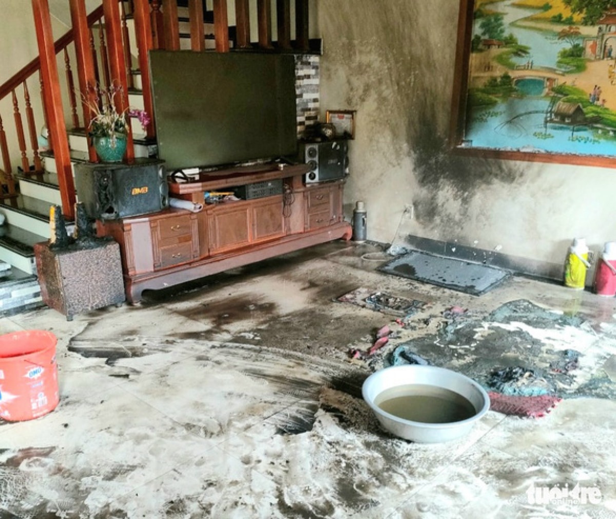 vụ 3 con gái đổ xăng đốt nhà mẹ đẻ khởi tố vụ án hình sự tội giết người hình ảnh 2 vu 3 con gai do xang dot nha me de khoi to vu an hinh su toi giet nguoi hinh anh 2