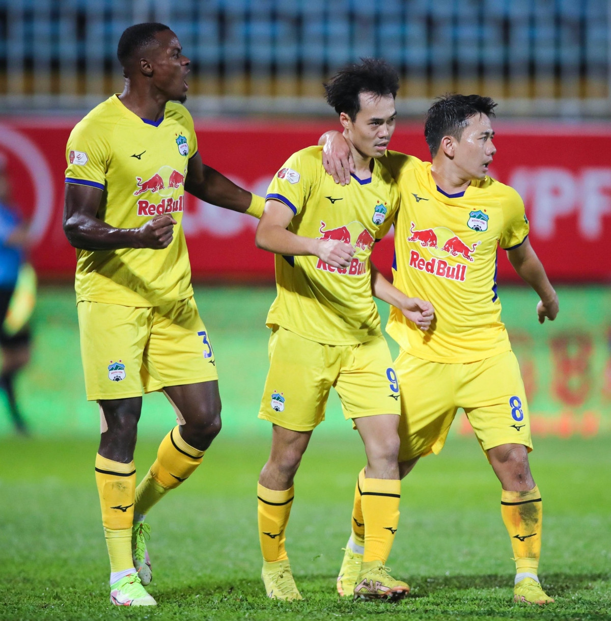 Doi hinh tieu bieu vong 23 v-league 2022 dau an hagl hinh anh 1