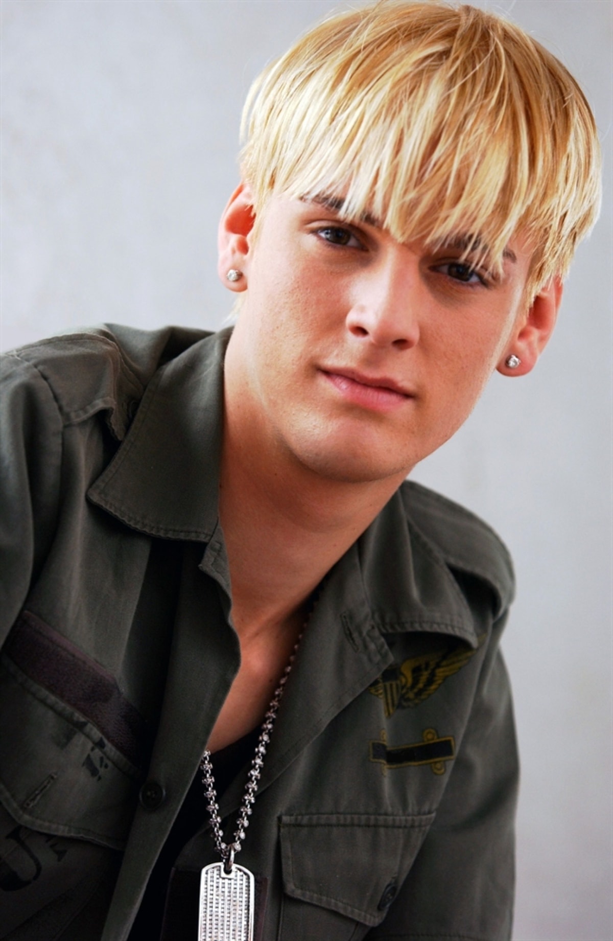 aaron carter - hoang tu nhac pop truot dai vi nghien ngap hinh anh 2
