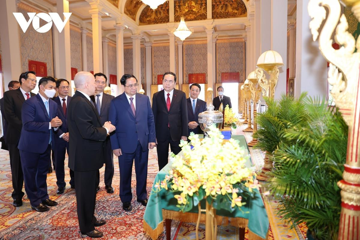 Thủ tướng Phạm Minh Chính đến chào Quốc vương Campuchia Norodom Sihamoni - 2