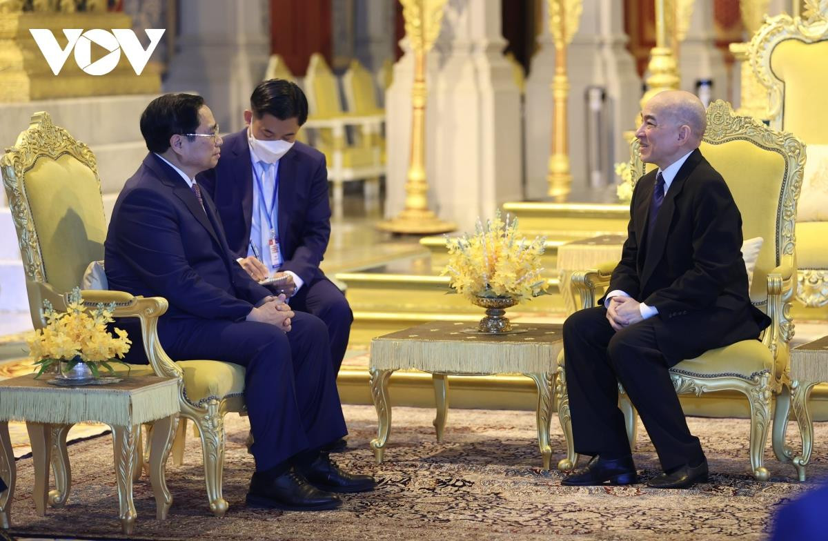 Thủ tướng Phạm Minh Chính đến chào Quốc vương Campuchia Norodom Sihamoni - 3