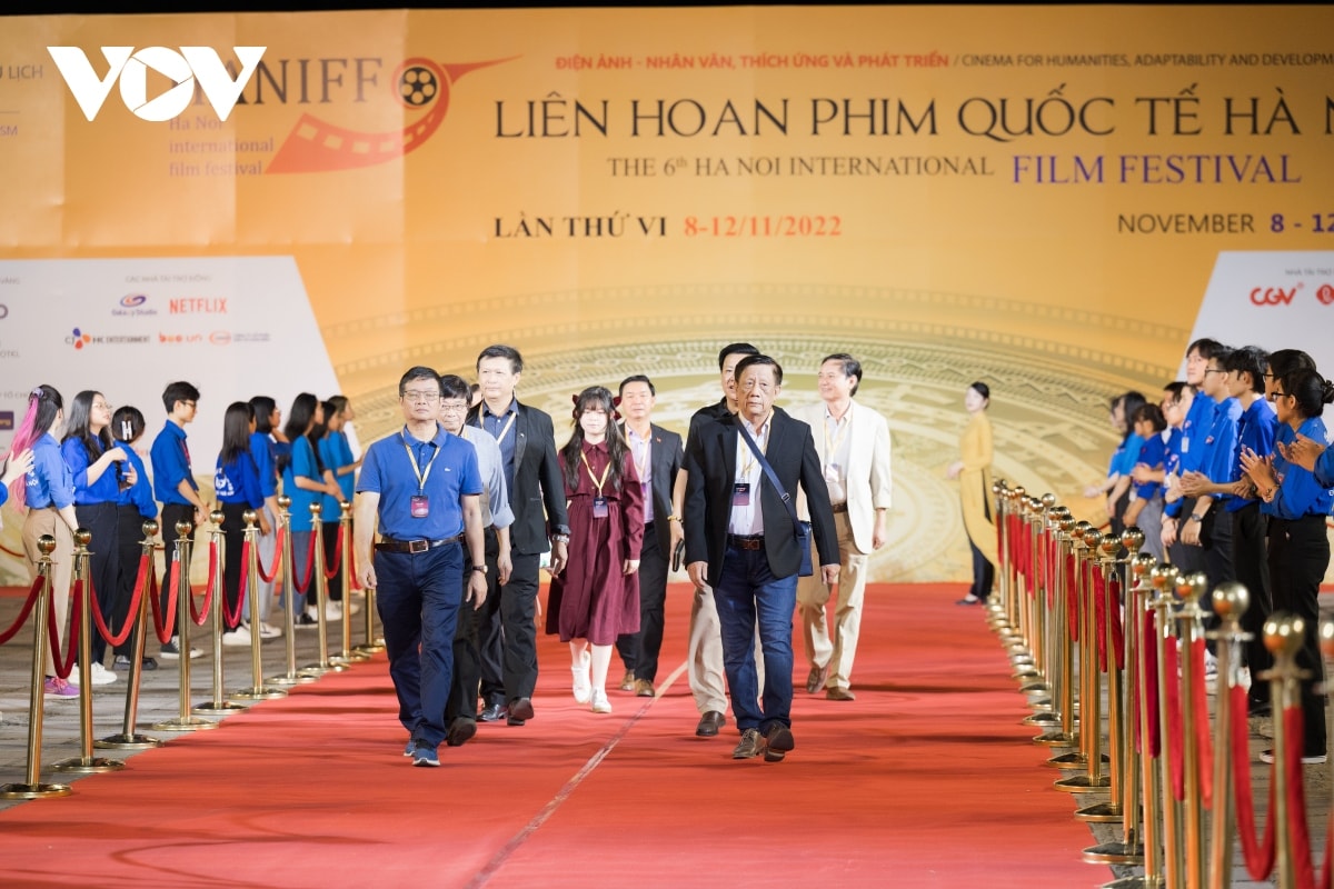 dan hoa hau long lay tren tham do be mac lien hoan phim quoc te ha noi 2022 hinh anh 12