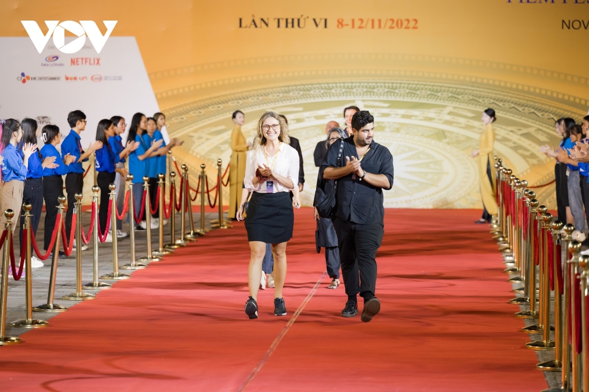 dan hoa hau long lay tren tham do be mac lien hoan phim quoc te ha noi 2022 hinh anh 11