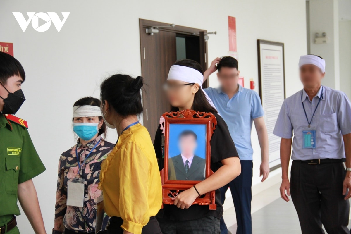 hoãn phiên tòa xét xử vụ án giết người trước cổng vksnd phúc thọ, hà nội hình ảnh 2 hoan phien toa xet xu vu an giet nguoi truoc cong vksnd phuc tho, ha noi hinh anh 2