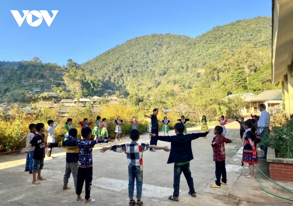 dạy tiếng anh cho học sinh vùng sâu huyện sông mã - sơn la hình ảnh 8 day tieng anh cho hoc sinh vung sau huyen song ma - son la hinh anh 8