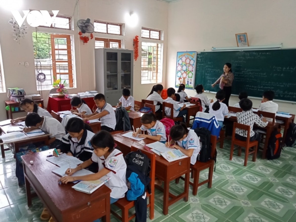 thầy cô cắm bản bởi yêu những học trò nghèo miền biên viễn hình ảnh 2 thay co cam ban boi yeu nhung hoc tro ngheo mien bien vien hinh anh 2