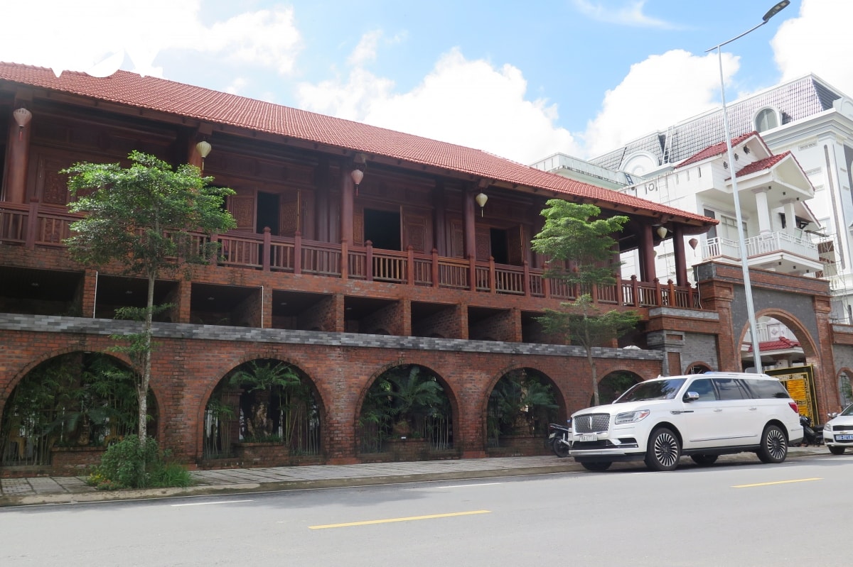 Đại gia quảng ngãi bắt đầu tháo dỡ biệt phủ trái phép trên đất nông nghiệp hình ảnh 7 Dai gia quang ngai bat dau thao do biet phu trai phep tren dat nong nghiep hinh anh 7