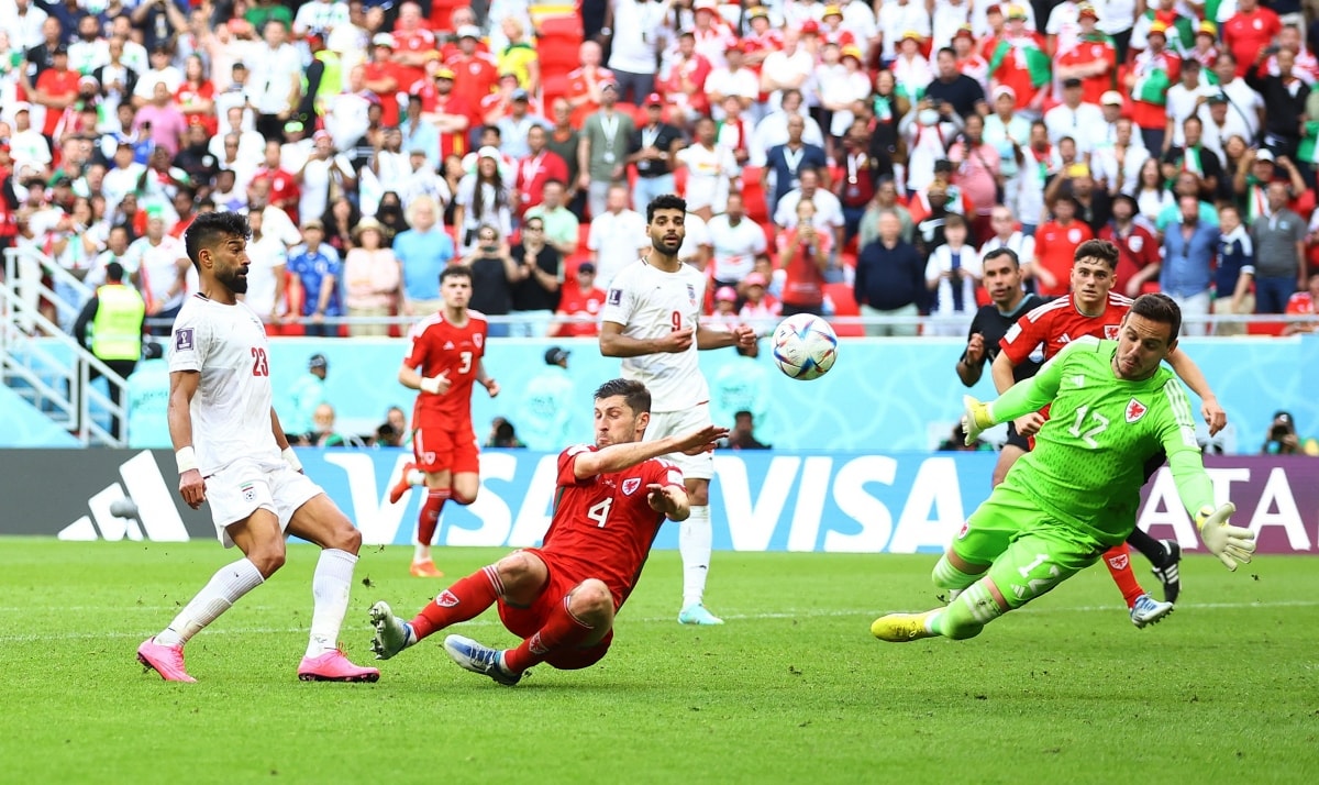 gareth bale mo nhat, iran thang xu wales trong tran cau dien ro hinh anh 7