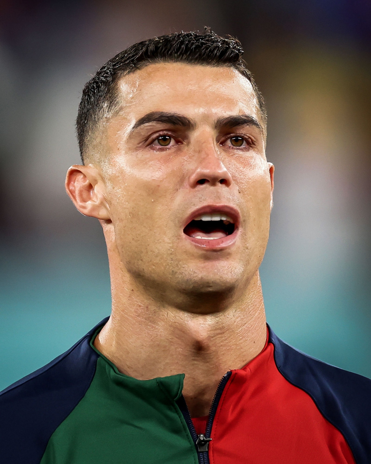Ronaldo là một trong những cầu thủ có cảm xúc nhất của đội tuyển Bồ Đào Nha, và bạn sẽ thấy điều này rõ ràng trong hình ảnh liên quan đến anh ta. Hãy xem và cảm nhận cùng Ronaldo những giây phút đầy xúc động này.