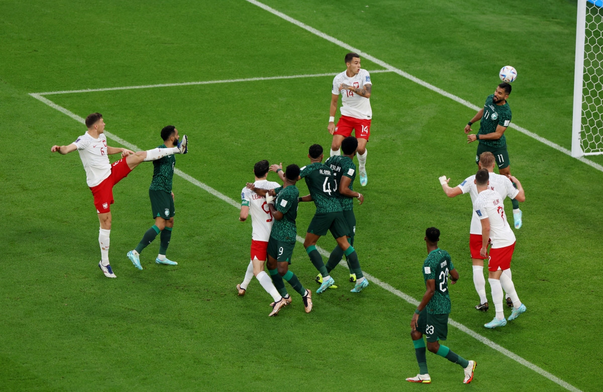 trUc tiEp ba lan 2-0 saudi arabia lewandowski lan dau ghi ban o world cup hinh anh 11