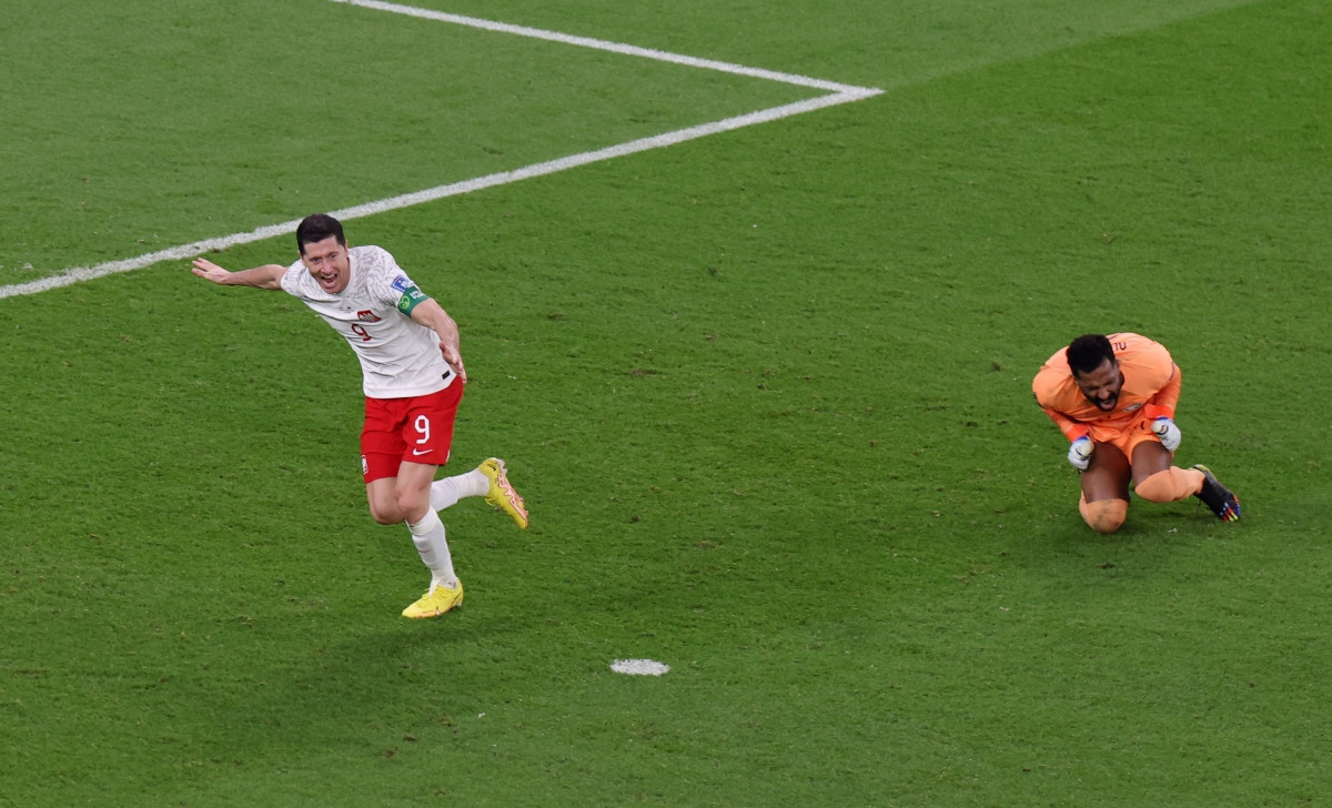 Robert Lewandowski bật khóc khi lần đầu ghi bàn ở World Cup