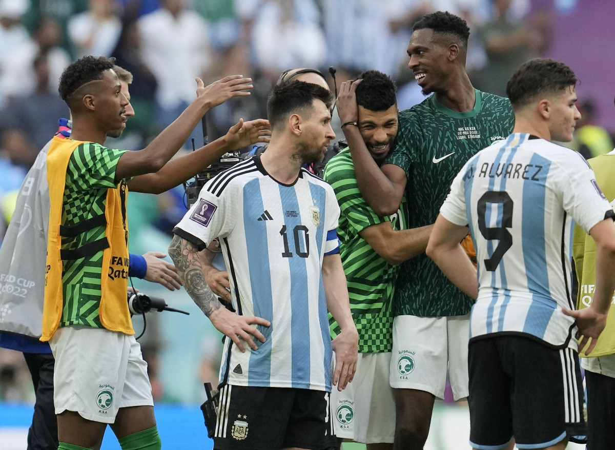 argentina mexico messi va dong doi lay lai the dien hinh anh 1