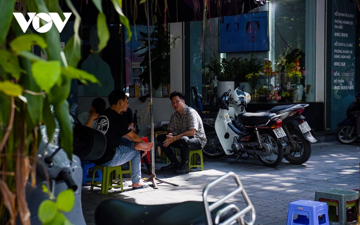 ha noi nang choi chang nhu mua he giua mua Dong hinh anh 15